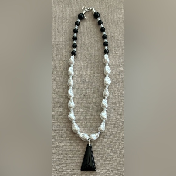 20-1/2 inch White Shell Pearl Baroque bead Necklace NWOT - Picture 10 of 10